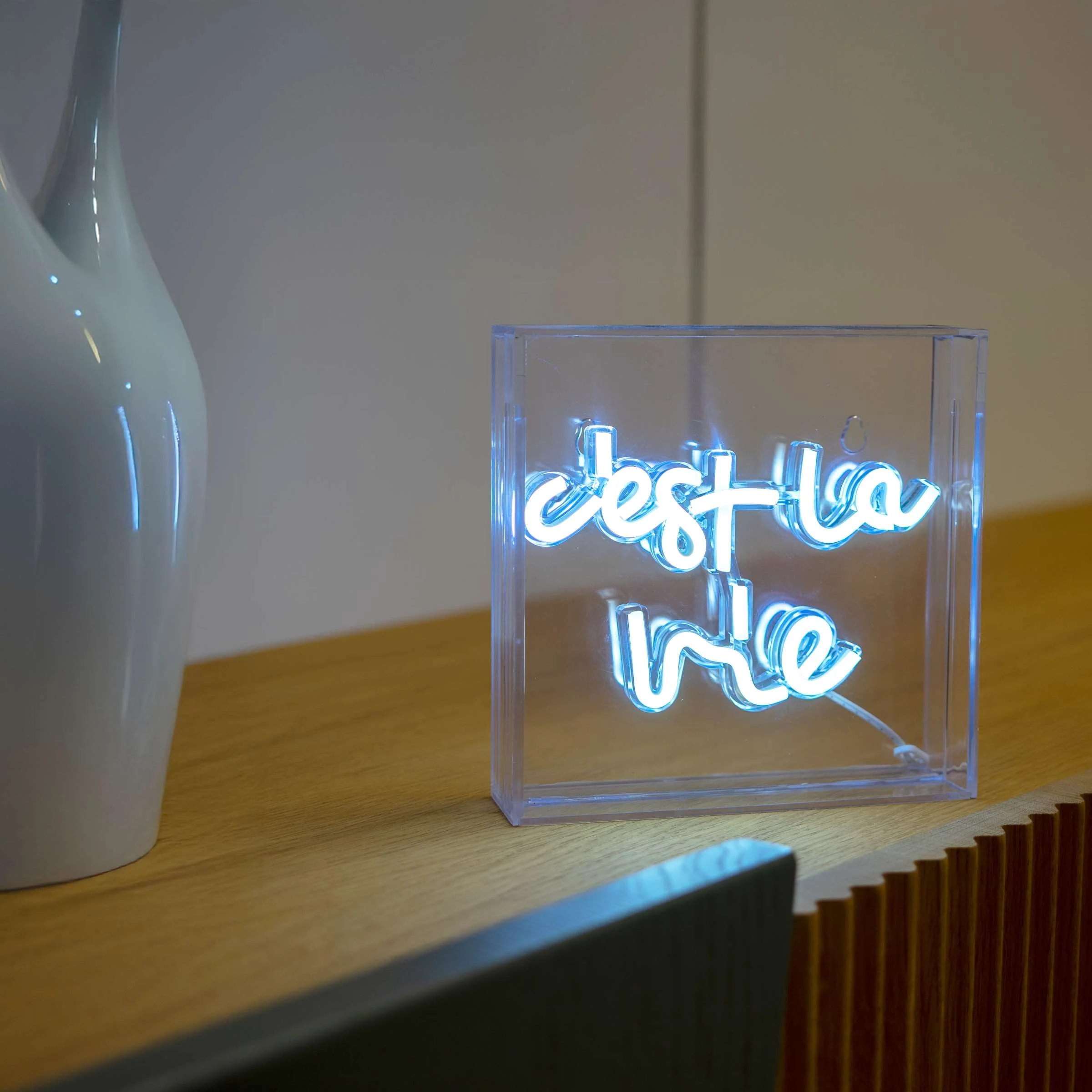 WD LifeStyle Insegna Neon con Cornice in Plexiglass 18 x 18 Cm Decoro C'est la Vie