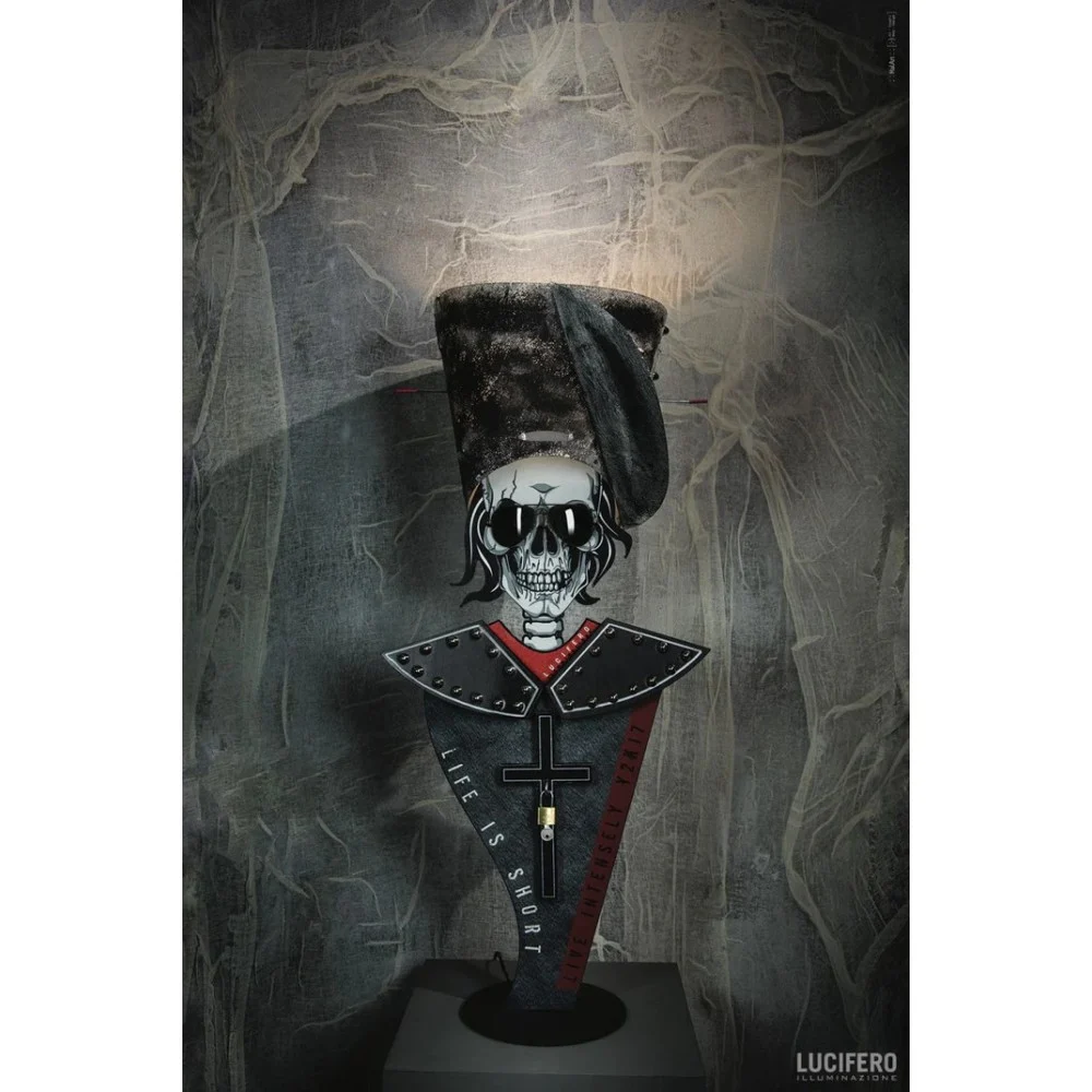 Lampada da tavolo Skull di Lucifero illuminazione in legno di betulla