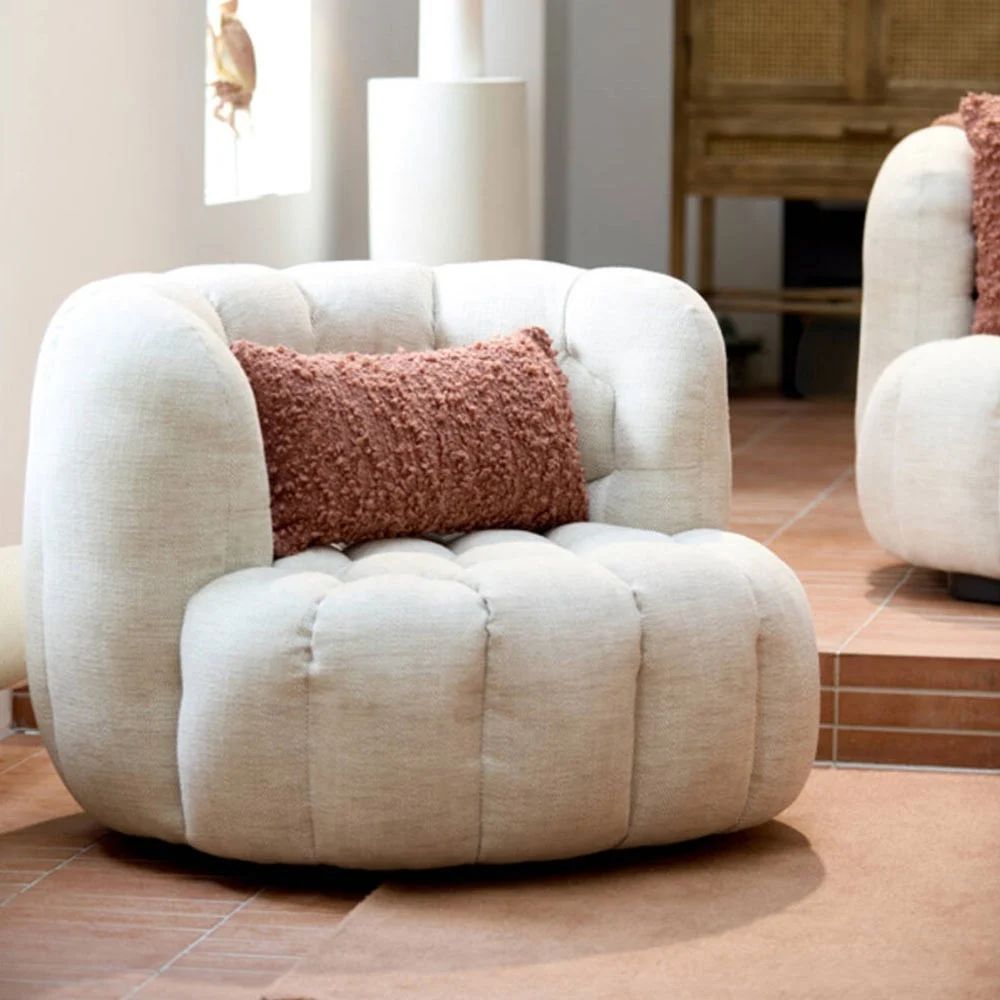 Poltrona design Amara in tessuto crema